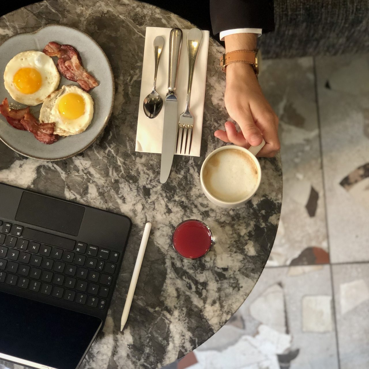 Breakfast while working at the Hôtel de l&#039;Abbaye