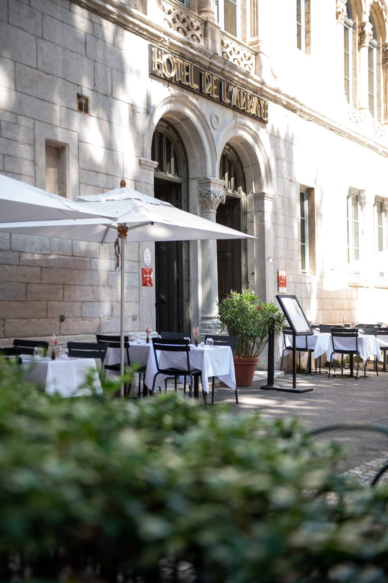 With family, friends or professionals, come and enjoy a relaxing moment on the terrace